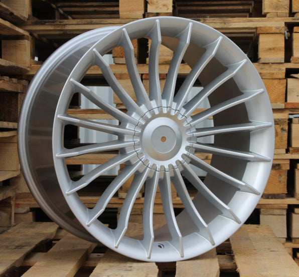 BMW Alpina Replica 5x120 18"x8.5,9.5" Kantavuus 690kg