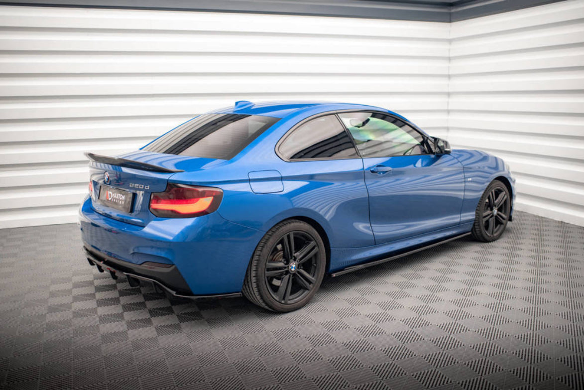 BMW F22 sedan 13-19 M-Sport helmojen kiiltävän mustat helmalistat Maxton Design