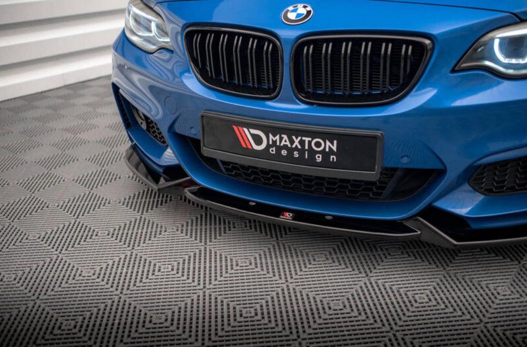 BMW F22 / F23 13-19 M-Sport etupuskurin kiiltävän musta etulippa / splitteri Maxton Design