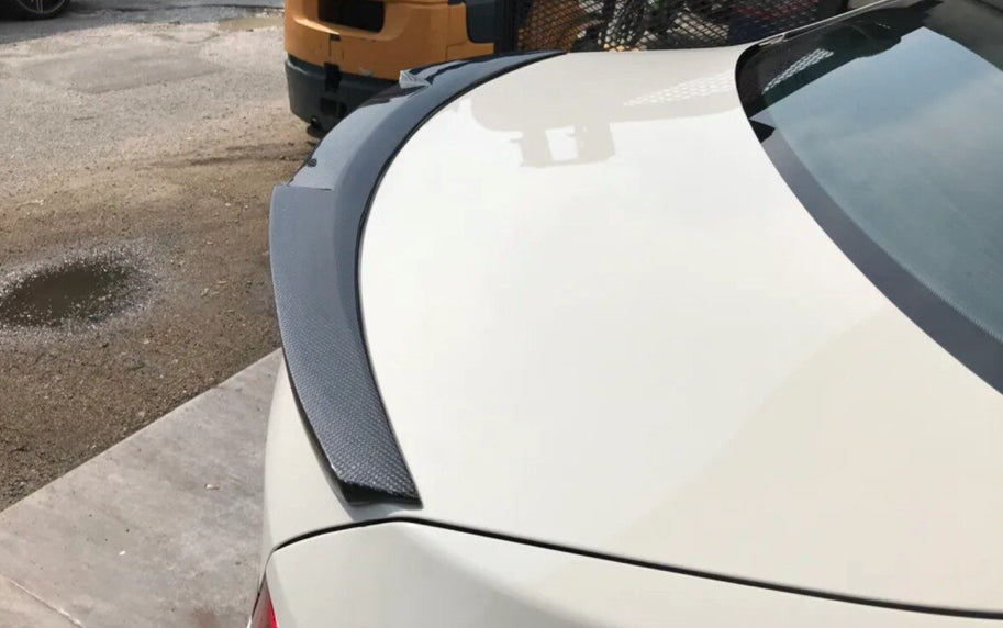 F10 M4-style hiilikuitu look takalippa