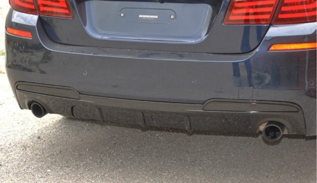 F10, F11 ///M- Performance kiiltävän musta takadiffuusori