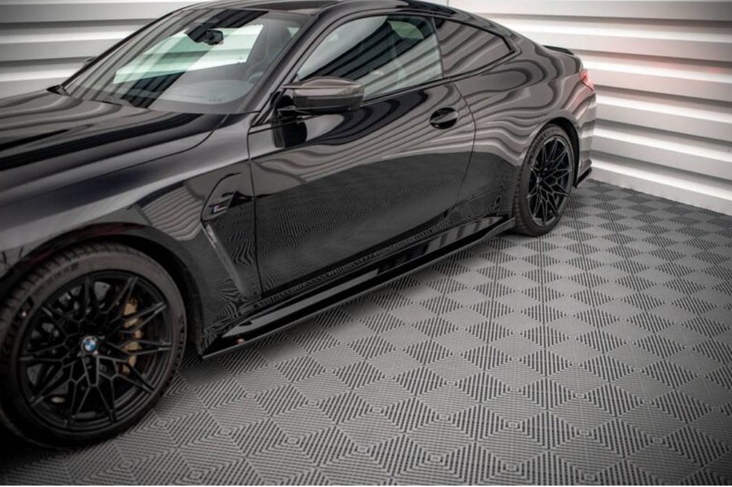 BMW M4 G82 21- helmojen kiiltävän mustat helmalistat Maxton Design