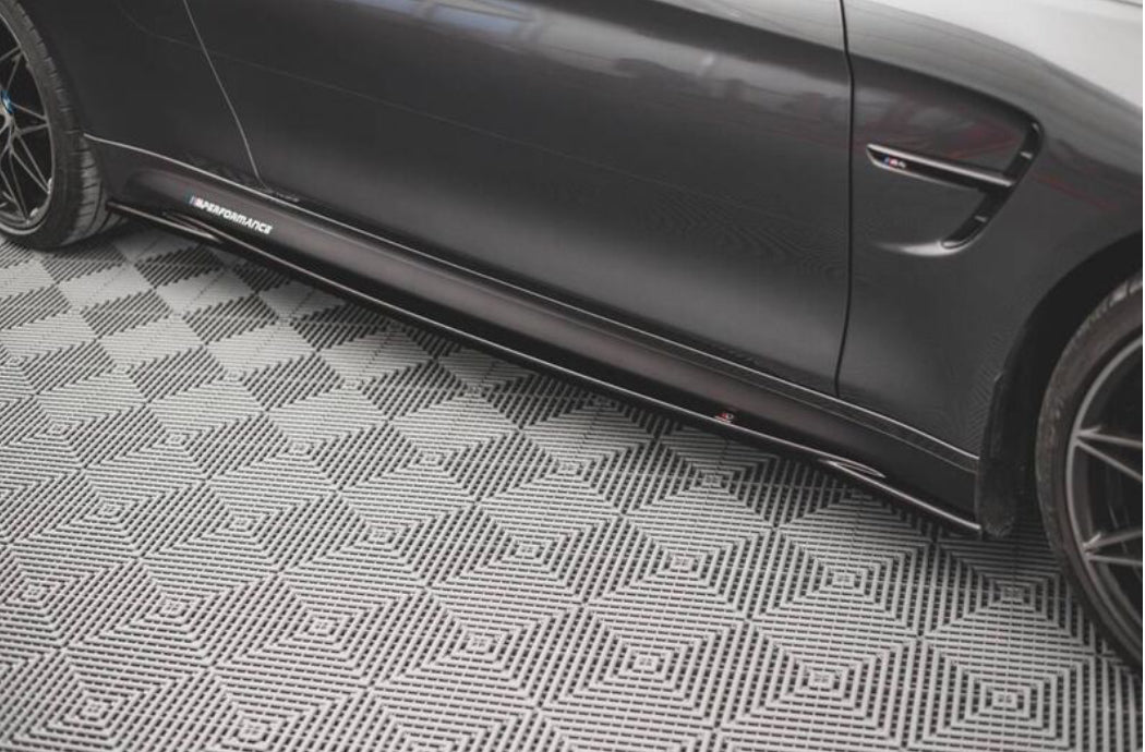 BMW M4 F82 F83 14- helmojen kiiltävän mustat helmalistat Maxton Design