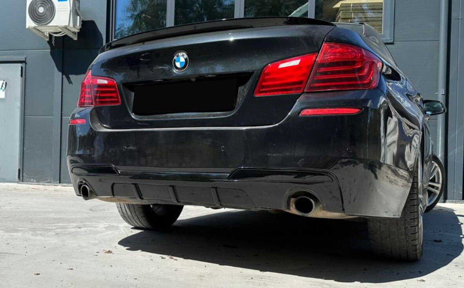 F10, F11 ///M- Performance kiiltävän musta takadiffuusori
