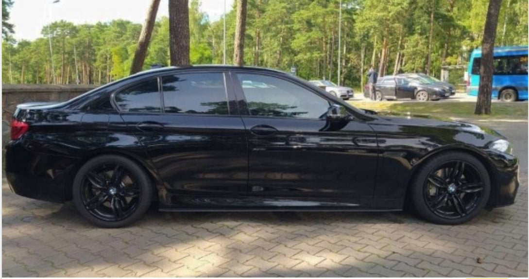 F10, F11 //M-performance kiiltävän mustat helmalipat