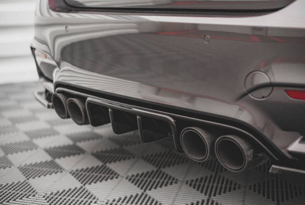 BMW M4 F82 14- takapuskurin kiiltävän musta diffusori Maxton Design