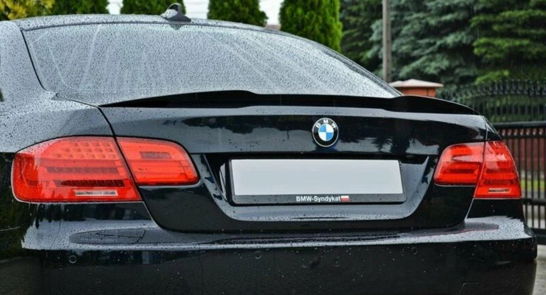 BMW E92 coupe kiiltävän musta takakontin spoileri Maxton Design