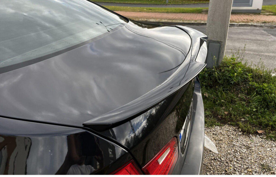 BMW F10 M4-style kiiltävän musta takalipa