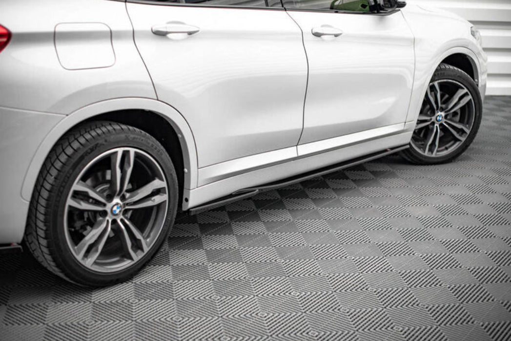 BMW X1 F48 15-19 M-Sport helmojen kiiltävän mustat helmalipat Maxton Design