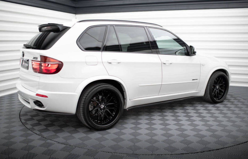 BMW X5 E70 facelift 10-13 M-Sport kiiltävän mustat helmalistat Maxton Design