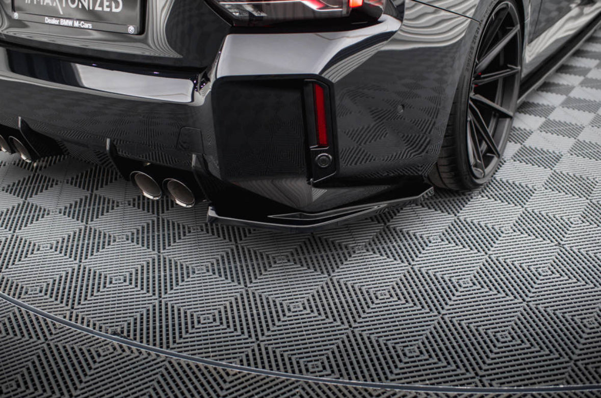 BMW M2 G87 23- kiiltävän mustat takapuskurin kulmapalat Maxton Design