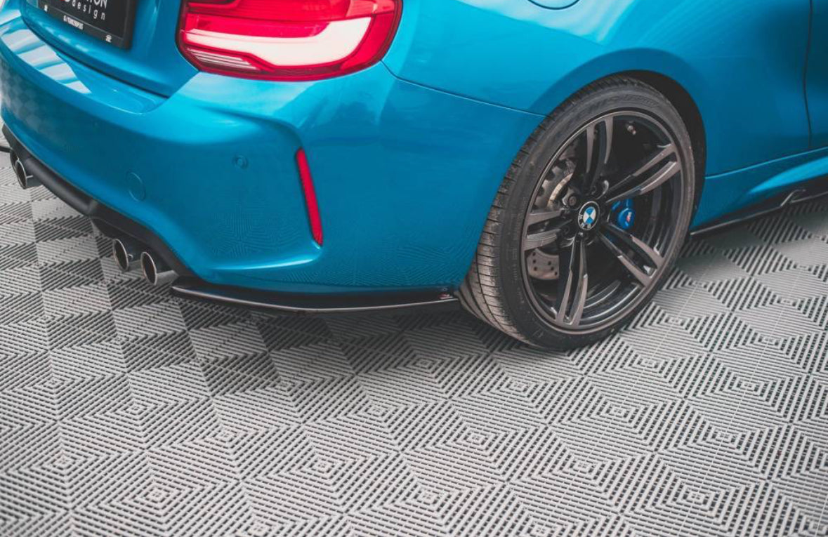 BMW M2 F87 16-20 kiiltävän mustat takapuskurin kulmapalat Maxton Design
