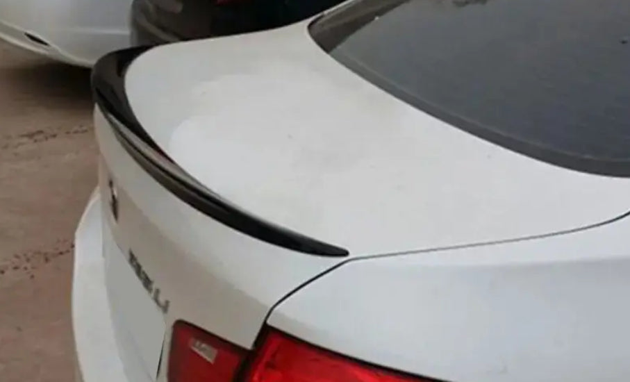 F10 ///M-performance kiiltävän musta takalippa