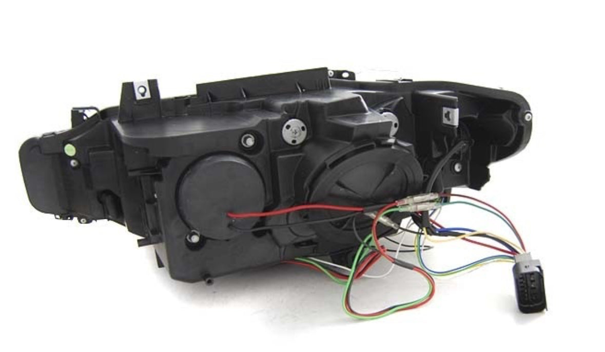 BMW F30 F31 11-15 tummapohjaiset 3D LED angel eyes ajovalot