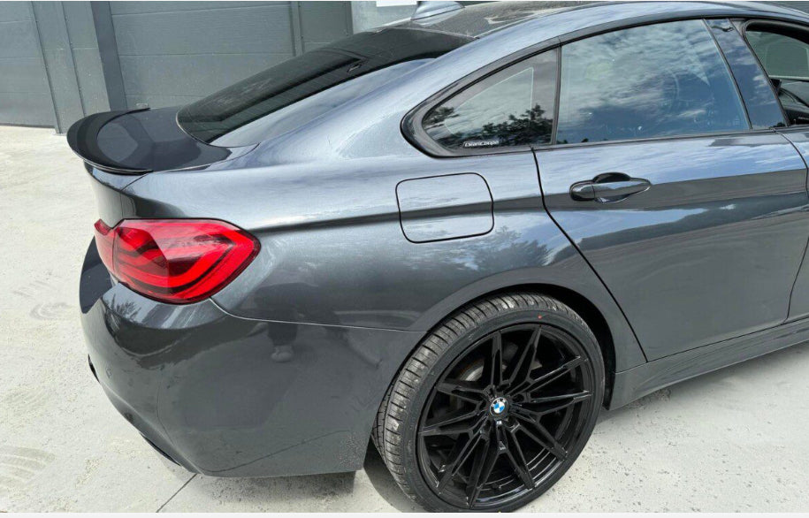 F36 ///M-performance kiiltävän musta takalippa