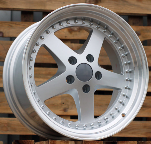BMW Race Replica 5x120 18"x8.5,9.5"  KR72.6  ET30,35  Kantavuus 690kg
