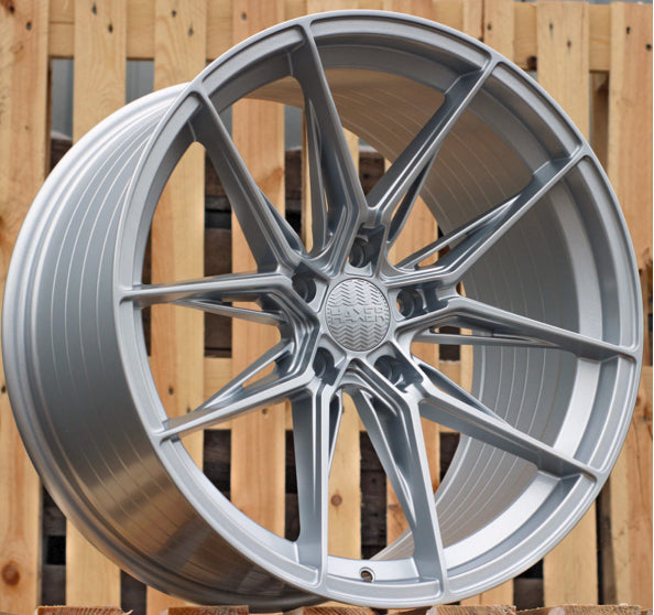 BMW Haxer Replica 5x120  18"x8 5 Vaihtoehtoa  KR72.6  Kantavuus 690kg