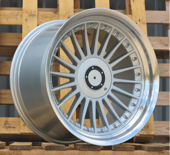 BMW Race Replica 5x120 18"x8.5",10"  KR74.1  ET20,15 Kantavuus 740kg