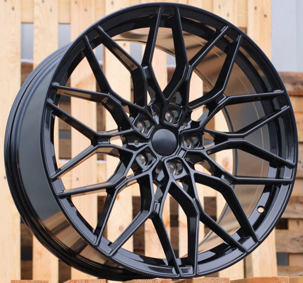 BMW Haxer Replica 5x120 18" (Useita vaihtoehtoja)  KR72.6 Kantavuus 690kg