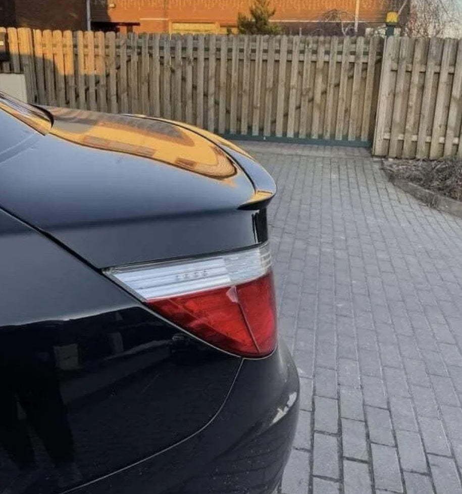 E60 ///M-performance kiiltävän musta Takalippa